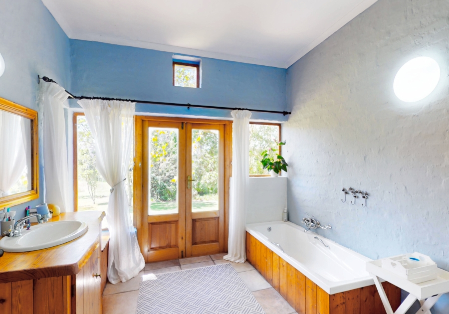 To Let 5 Bedroom Property for Rent in Rheenendal Western Cape